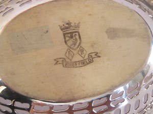 Niet of onleesbaar gesigneerd - Verzilverd Ajour bewerkte broodmand - A&R Sheffield - Engeland kopen? Bied vanaf 1!