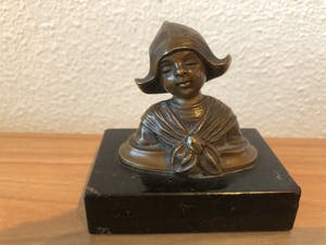 Julius Schmidt- Felling - Prachtige gesigneerd borstbeeldje van vrouw met muts. kopen? Bied vanaf 85!