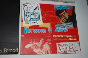 Herman Brood - Bisz: het dossier Herman Brood (1979) & 'Brood is alive!' en extra 4 boeken kopen? Bied vanaf 75!