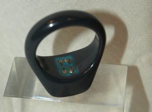 Juul Jacobs - Ring van polyester met computerchip – 2003 - Tussen Kunst en Kitsch kopen? Bied vanaf 75!