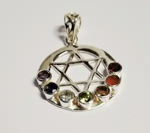 Nieuwe zilveren hanger met edelstenen in de vorm van een hexagram in een cirkel kopen? Bied vanaf 70!