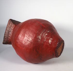 Peter von Hartsvelt Müller - Aardewerk, Rode vaas met zwarte karakters (Groot) kopen? Bied vanaf 40!