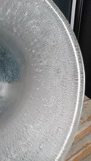 Niet of onleesbaar gesigneerd - Diepe tincraquelé schaal op pootjes kopen? Bied vanaf 1!