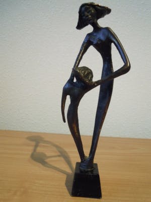 Corry Ammerlaan - Prachtig beeldje van een moeder met kind kopen? Bied vanaf 35!