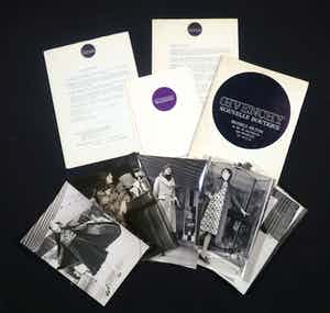 Dominique Laporte - Silverprint, Modeshowcatalogus van Givenchy inclusief foto's en programmaboekjes verkocht voor € 35!