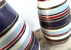 Niet of onleesbaar gesigneerd - Twee unieke vintage design vazen (handwerk). kopen? Bied vanaf 1!