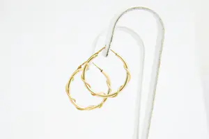 160 - 1 Paar grote 18 karaats gouden gedraaide "Kabeltouw" oorringen kopen? Bied vanaf 125!