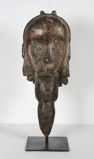 Fang - Hoofd van een reliekbeeld met koperen ogen op standaard kopen? Bied vanaf 1!