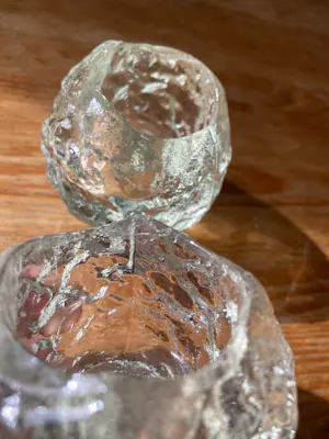 Kosta Boda - Twee theelichthouders "Snowball" door Ann Warff kopen? Bied vanaf 28!