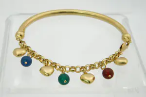 34 - Fraaie 18Krt  geel gouden armband met 7 hangertjes kopen? Bied vanaf 560!