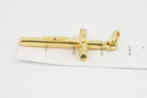 11 - Zo goed als nieuwe  18 krt geel gouden corpus christi kruis hanger kopen? Bied vanaf 110!