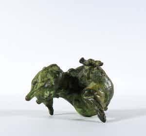 Wim Steins - Krachtig vormgegeven stier met groen patina verkocht voor € 250!