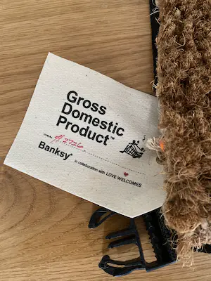 Banksy - Banksy x Love Welcomes GDP Welcome Mat kopen? Bied vanaf 1950!