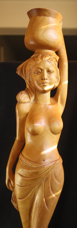 Niet of onleesbaar gesigneerd - Balinese vrouw staand kopen? Bied vanaf 1!