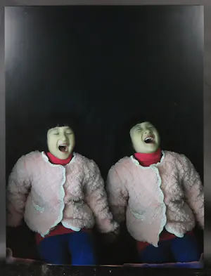 Eric Guo - Foto op dibond, Warmth of its own II - Ingelijst kopen? Bied vanaf 1!