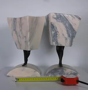 Hans Rikken - Set van twee sculpturen uit marmer en brons, Man + Vrouw + 2 boeken kopen? Bied vanaf 400!