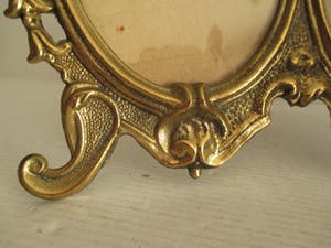 Curiosa - Twee bronzen/koperen dubbele fotolijsten onder glas kopen? Bied vanaf 50!