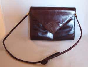 Niet of onleesbaar gesigneerd - Italiaanse Vintage Bruin Leren Clutch of handtas van Ballin verkocht voor € 10!