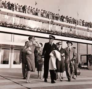 Paul Huf - C-Print met Dibond, Reizigers en piloot verkocht voor € 1!