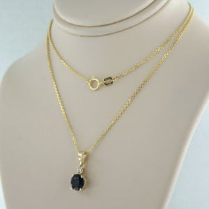 14k geel gouden collier met een hanger bezet met saffier en diamant kopen? Bied vanaf 240!