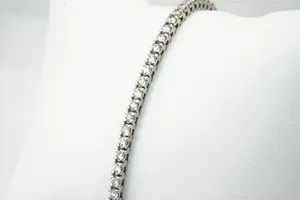 Chique Wit-gouden (14krt) & diamanten (2.40ct) "Tennis" dames-armband kopen? Bied vanaf 680!