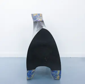 Jos Kuppens - Zwaar beeld van graniet en sodaliet, Geabstraheerd dierfiguur kopen? Bied vanaf 1000!