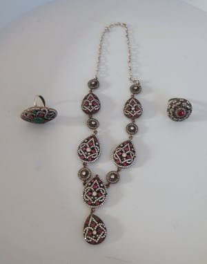 Niet of onleesbaar gesigneerd - Zilveren (925) Afghaanse Kuchi Halsketting met hanger en twee ringen kopen? Bied vanaf 1!