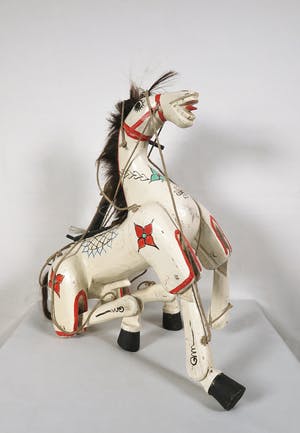 Niet of onleesbaar gesigneerd - Houten beschilderd marionet paard kopen? Bied vanaf 1!