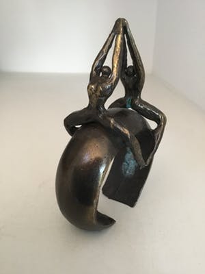 Corry Ammerlaan - Sculptuur “ Samen in balans “ kopen? Bied vanaf 30!