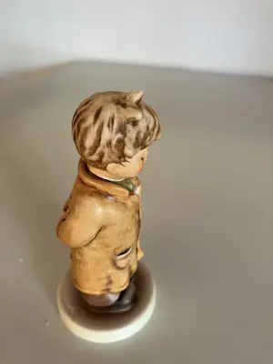 Porzellanfabrik W. Goebel - M.I. Hummel -Verlegen jongen 845 - TMK8 kopen? Bied vanaf 35!