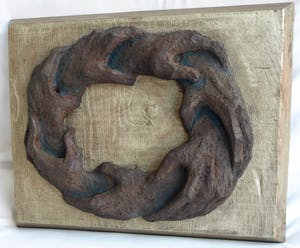 Klaas Pijlman - Aardewerk op hout , Handen ineen - ca. 1975 kopen? Bied vanaf 50!