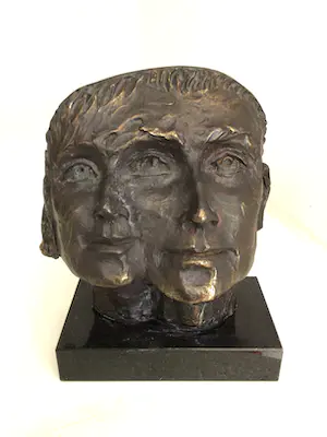 Astrid Veldhuyzen-Koppen - Sculptuur “ TWEE GEZICHTEN “. Gesigneerd kopen? Bied vanaf 1!