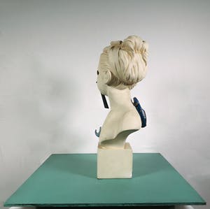 Reinier Lucassen - Assemblage met gipsen buste kopen? Bied vanaf 400!