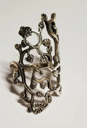 Vintage ring omgeven door Zwitsers Designer kopen? Bied vanaf 70!