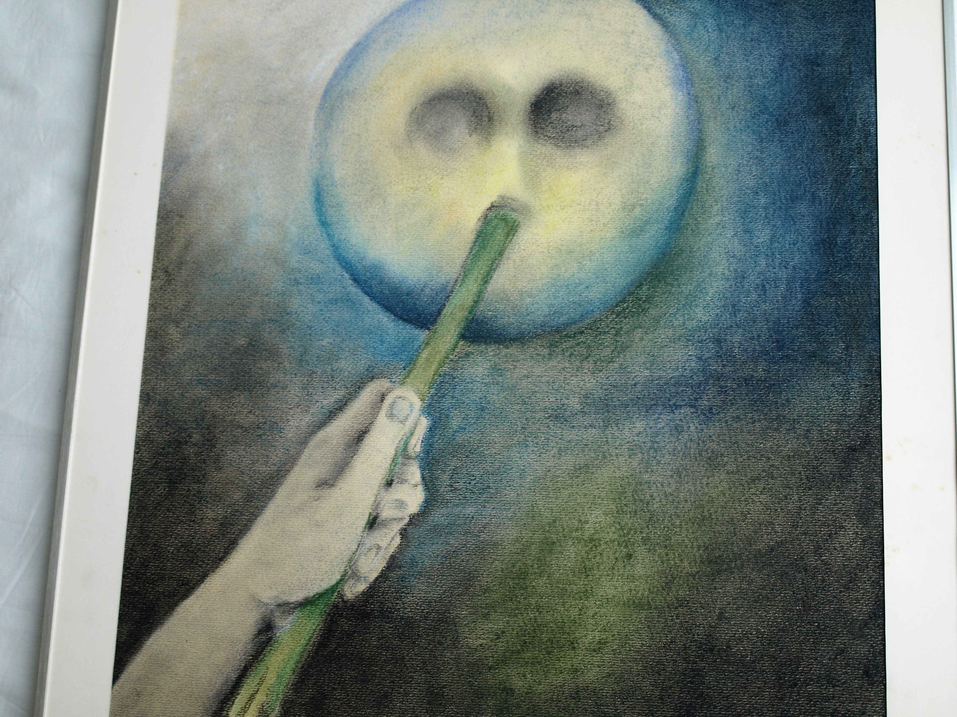 Niet of onleesbaar gesigneerd - Pasteltekening – Emoticon erased - ingelijst  kopen? Bied vanaf 1!