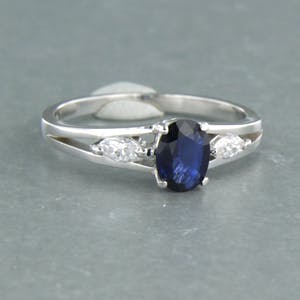 18k gouden ring bezet met saffier en markies geslepen diamant tot. 0.20ct kopen? Bied vanaf 420!