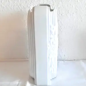 A.K. Kaiser Porzellan - Vase Bisquit Porzellan Op Art Design Wolfgang Gawantka signiert 70er Jahre kopen? Bied vanaf 90!