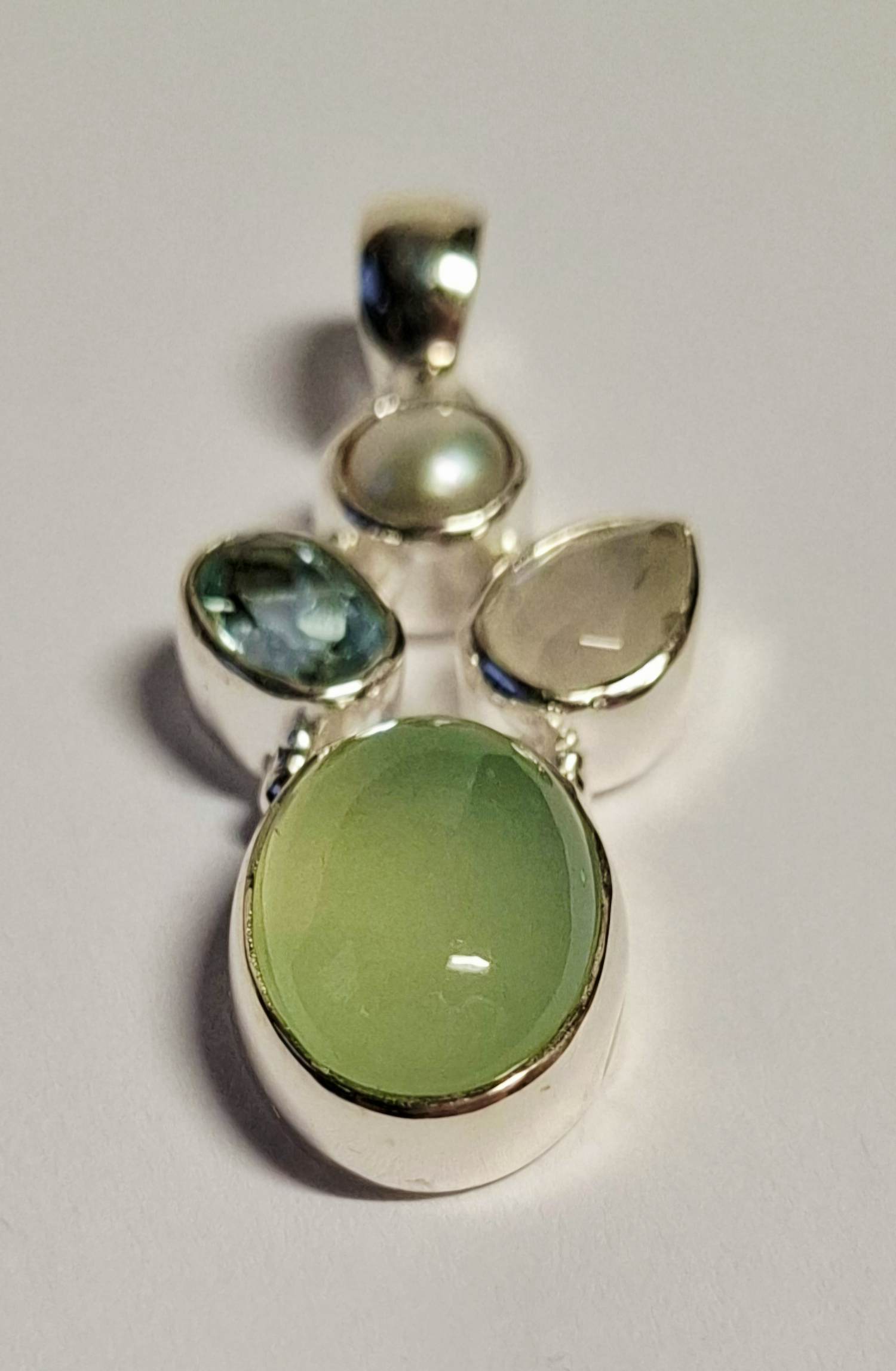 Mooie zilveren hanger met Prehniet Aquamarijn en maansteen  en parel verkocht voor € 60!