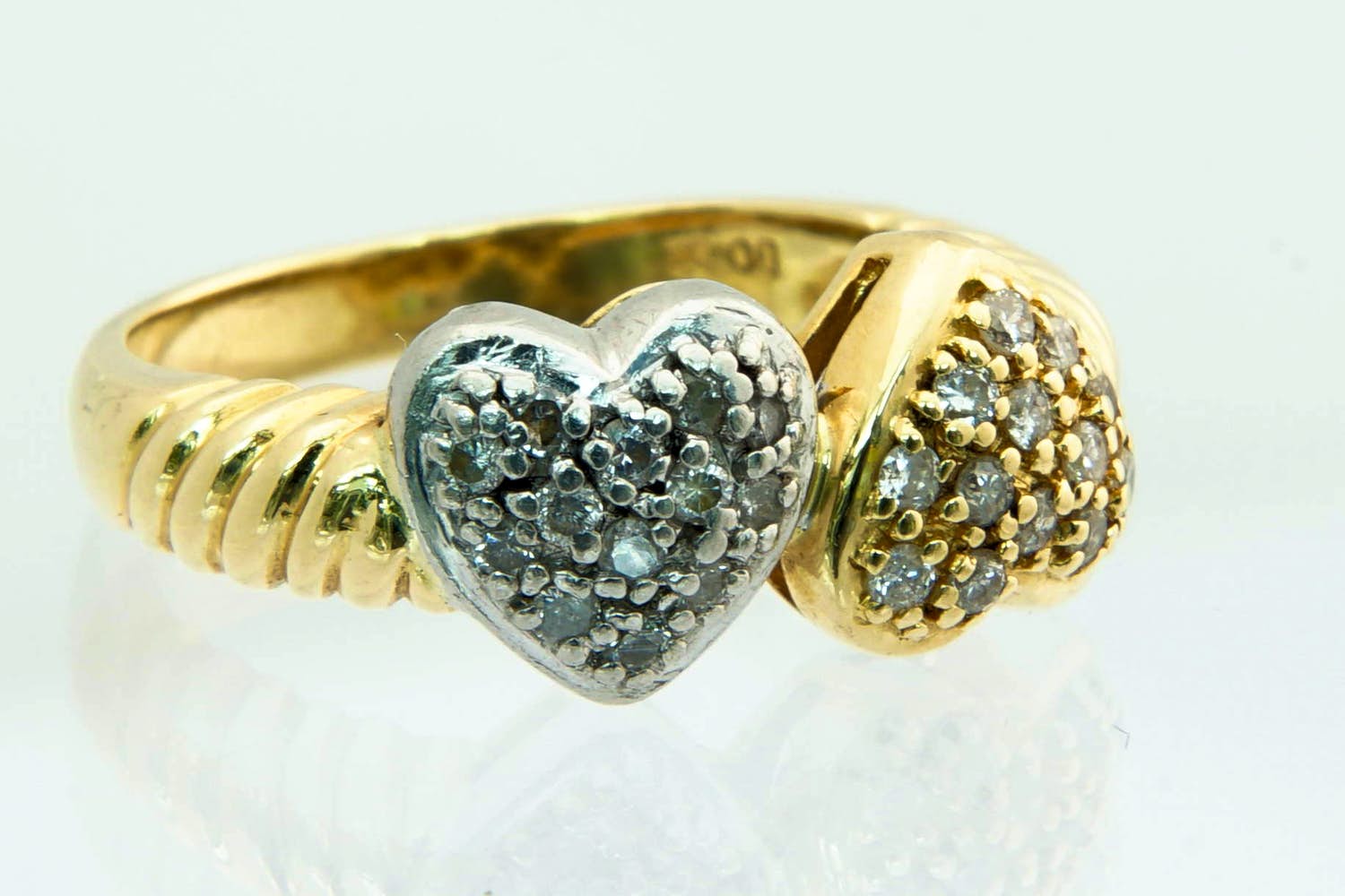 35- Chique bi-color goud (18 krt) platina & diamanten (0.30ct) HART ring verkocht voor € 190!