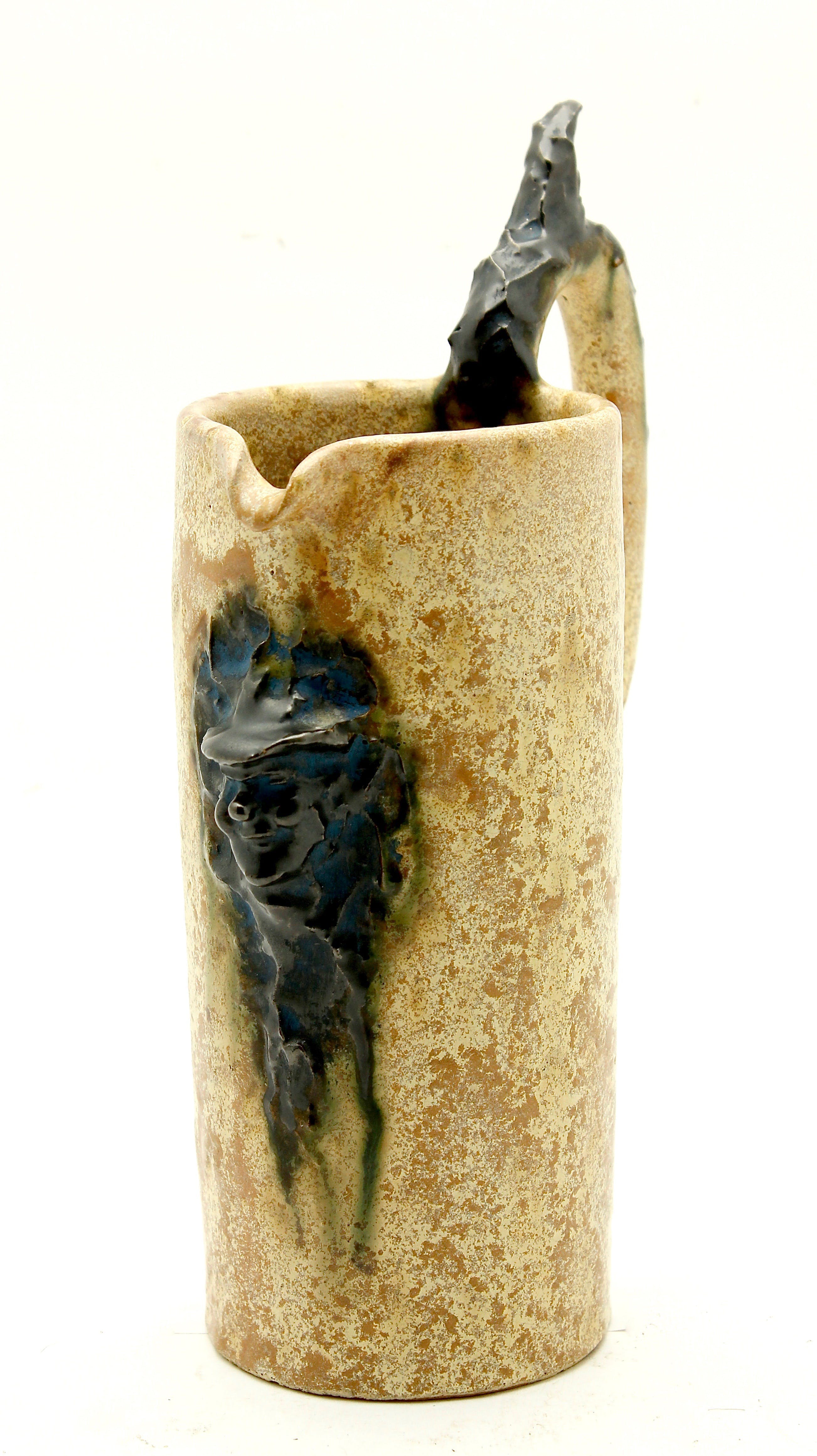 Sylvain Hublet - Art deco karaf met relief decor van een lachende figuur -1930's kopen? Bied vanaf 14!