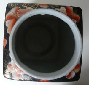 Niet of onleesbaar gesigneerd - Chinesische Vase, Schwarzgrund, handbemalt mit Koj, um 1950 kopen? Bied vanaf 1!