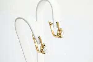 145- Prachtige set 18 krt gouden dames oorclips met 0.80ct pearshape TOPdiamant kopen? Bied vanaf 1270!