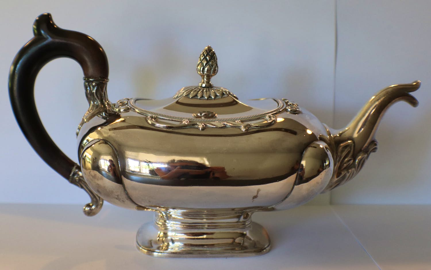 Antieke zilveren theepot, Bonebakker & Zoon Amsterdam, 1817-1825 kopen? Bied vanaf 1250!