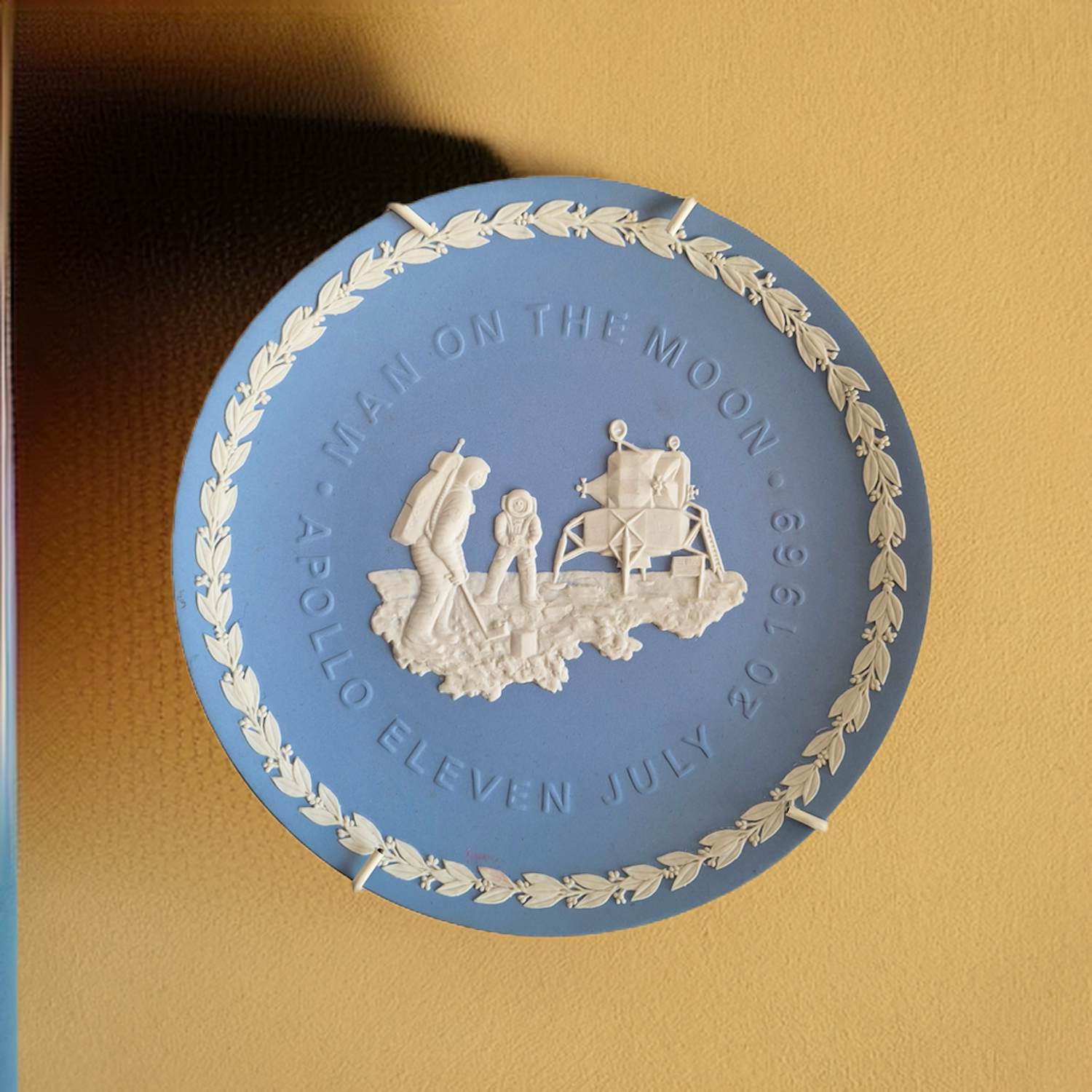 AcheterWedgwood - Apollo Eleven Man On The Moon? Enchérissez de 30!