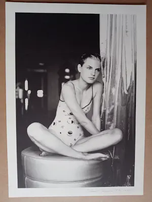 AcheterKarl Lagerfeld - Fotolitho Guinevere van Seenus Chanel 1996? Enchérissez de 50!