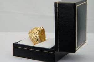 2550 - Robuuste 18 karaats - geel-gouden zg. "Nugget" ring - heren model kopen? Bied vanaf 340!