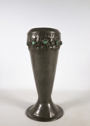 Nieuwe Kunst - Tinnen vaas met oren en groene knoppen kopen? Bied vanaf 1!