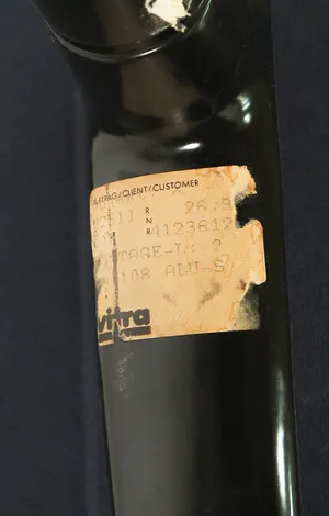 Ray en Charles Eames - Donkerblauwe EA 108 stoel met zwart frame kopen? Bied vanaf 1!