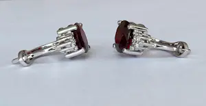 Acheter18 Kt witgouden oorbellen met rode robijnen ca 4,00 crt  en diamanten? Enchérissez de 1400!