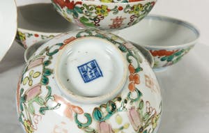 Curiosa - Lot van zeven Chinees porseleinen kommetjes van rond 1900 kopen? Bied vanaf 1!